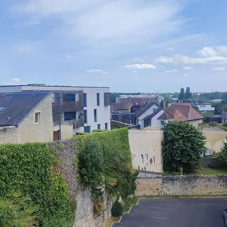 Spacieux & Parking Apartament