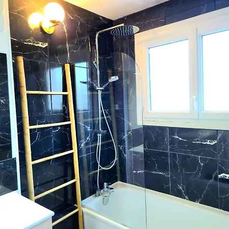 Spacieux & Parking Apartamento