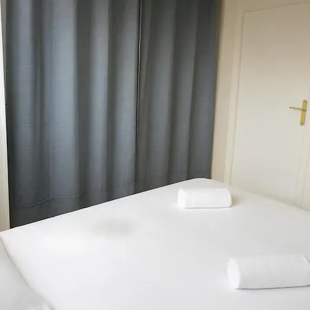 Spacieux & Parking Apartament *